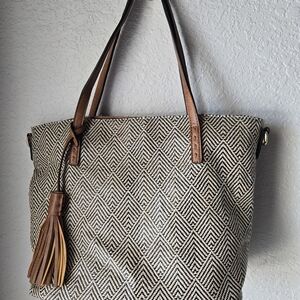 Elegant Black and Tan Geometric Shoulder Bag